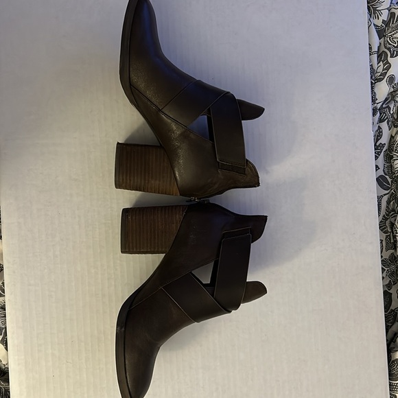 Dark brown booties - Picture 2 of 4